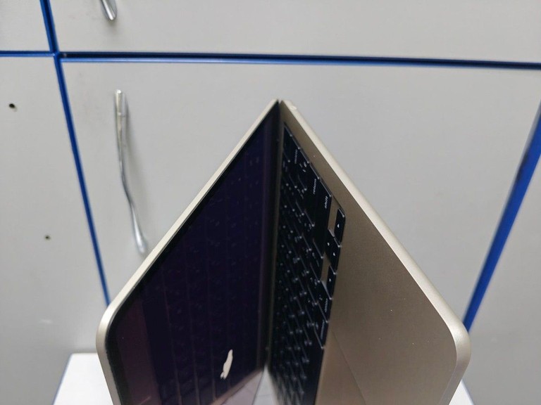 Apple macbook air 13.6/ m2 / ram 16gb/ ssd 256gb/ gpu 8 core Код:01-200938775. Зображення 11