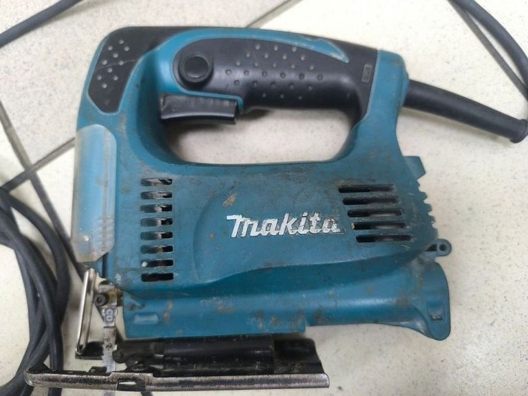 Дешиво Makita 4327 с ломбарда