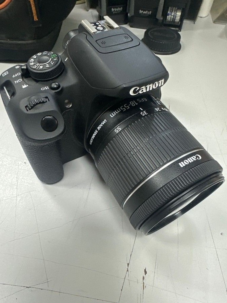 Дешево Canon eos 700d + ef-s 18-55mm 1:3.5-5.6 is stm з ломбарду