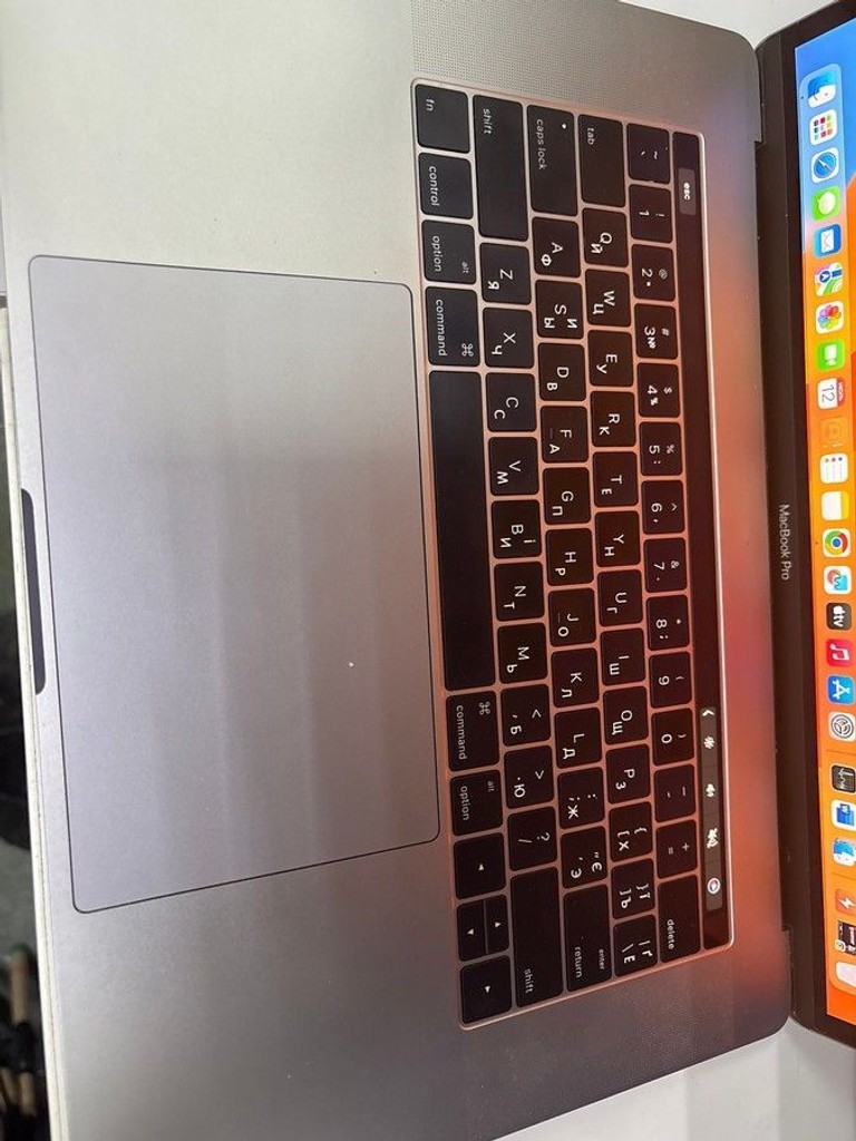 Оголошення Apple macbook pro a1707/екр. 15.4 core i7 2,9ghz/ ram16gb/ ssd512gb/intel hd graphics 630/touch bar Б/У