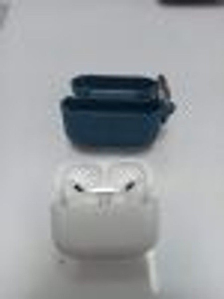 Купити Apple airpods pro 2nd generation with magsafe charging case usb-c Б/У