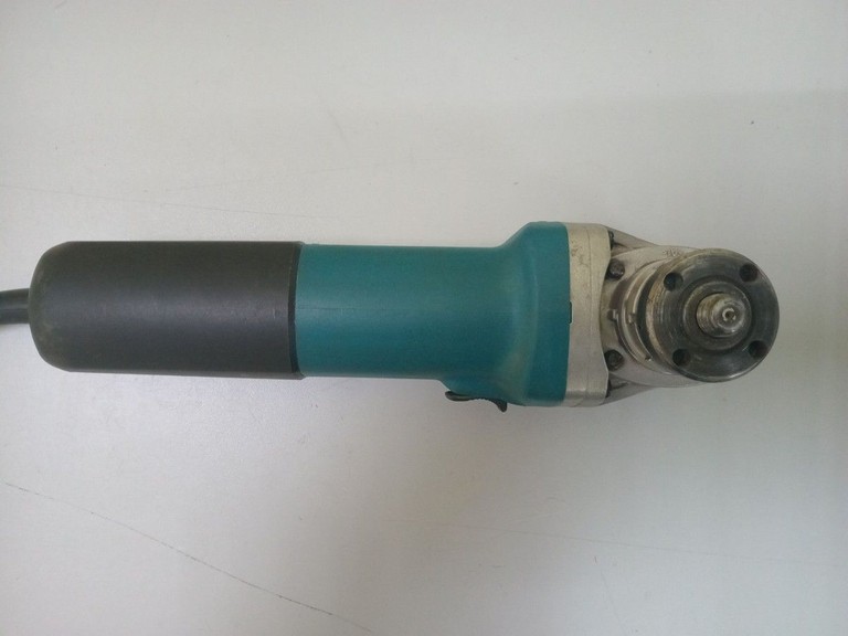 Дешево Makita 9558HN з ломбарду