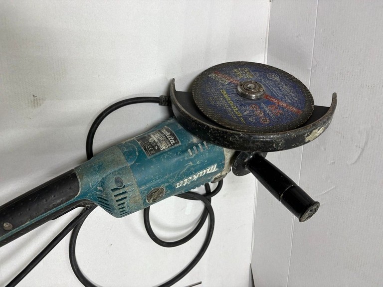 Купити Makita ga9020s Б/У