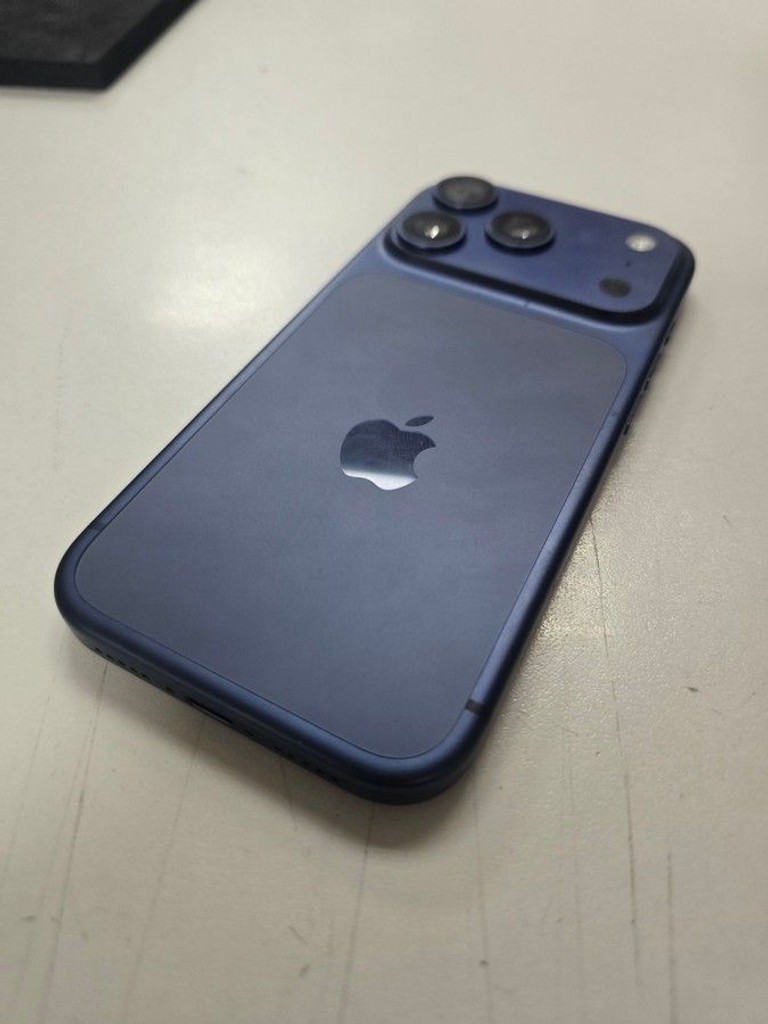 Оголошення Apple iPhone 17 Pro 256GB Deep Blue (MG8J4) Б/У