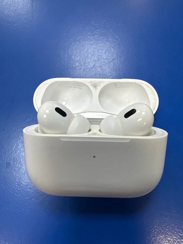 Купити Apple airpods pro 2nd generation with magsafe charging case usb-c Б/У