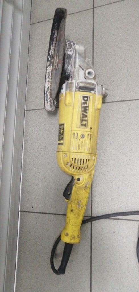 Розпродаж Dewalt DWE494, продавець Техноскарб
