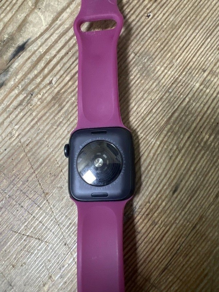 Оголошення Apple watch se 2 gps 40mm aluminium case Б/У