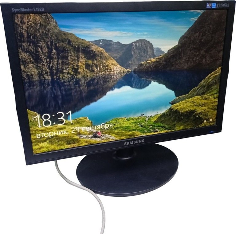 Купити Samsung e1920 Б/У