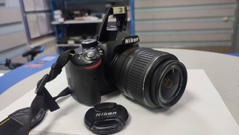 Купити Nikon d3200 nikon nikkor af-s 18-55mm f/3.5-5.6g vr dx Б/У