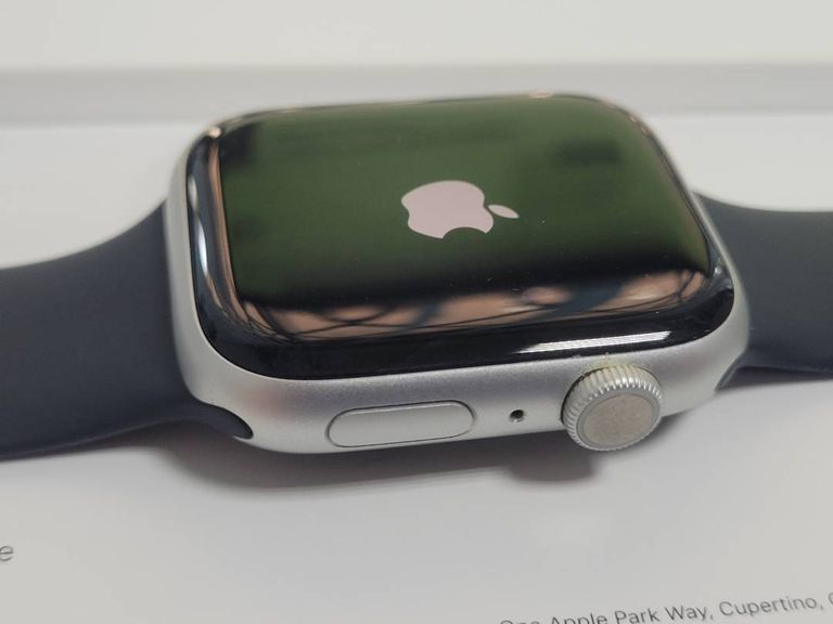 Apple watch series 9 gps 45mm aluminum case w. s. loop