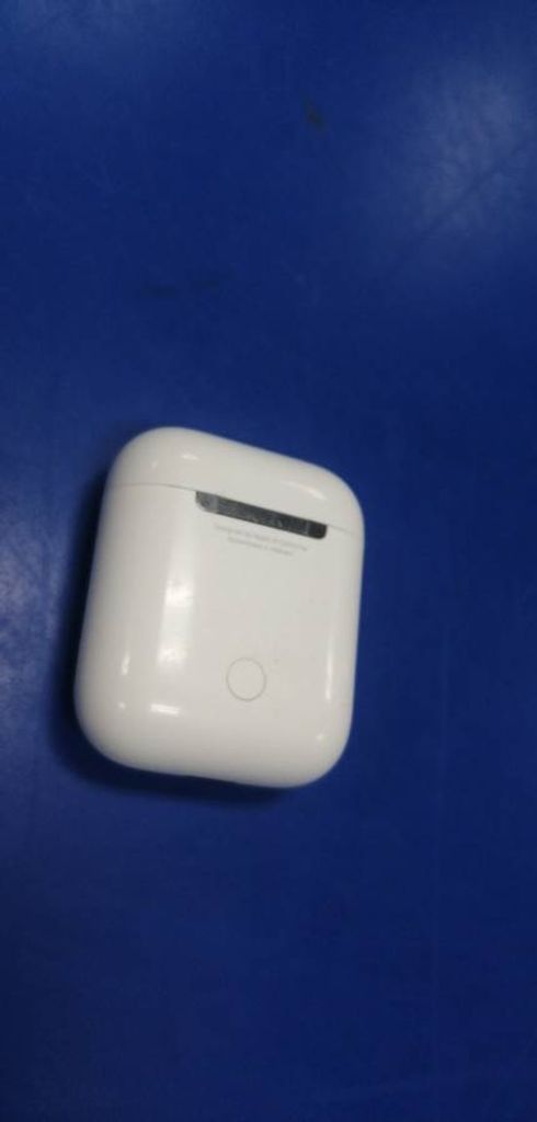 Apple airpods with charging case