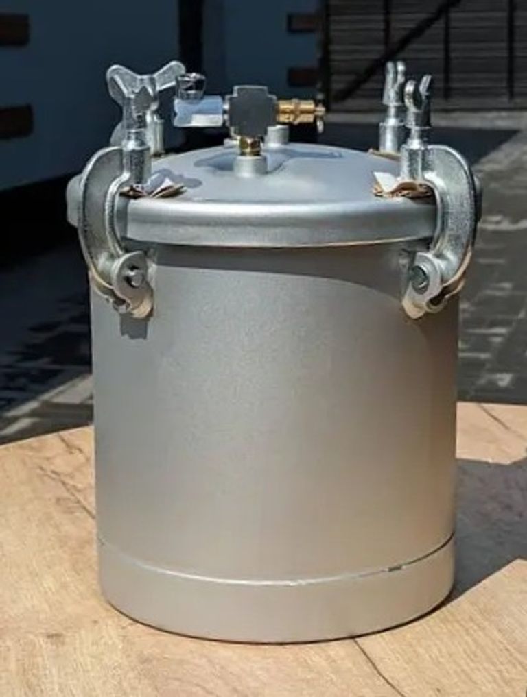 Дешиво Бак для фарби VEVOR 10 л. Для професійного фарбування розпилювач з регулятором пістолета (1,5 мм) с ломбарда