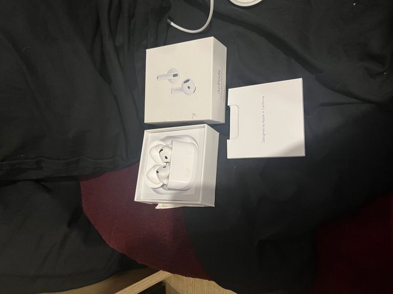 Купити Apple airpods 4 Б/У