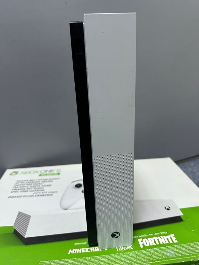 Купити Microsoft Xbox One S 1TB Б/У