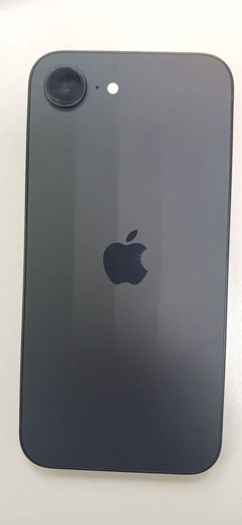 Apple iPhone 16e 128GB Black Код:01-200782130. Изображение 5