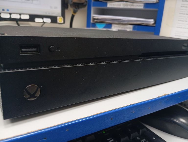 Дешево Microsoft Xbox One X 1TB з ломбарду