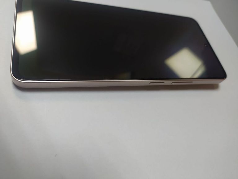 Realme 13+ 8/256GB Victory Gold Код:01-200843499. Изображение 10