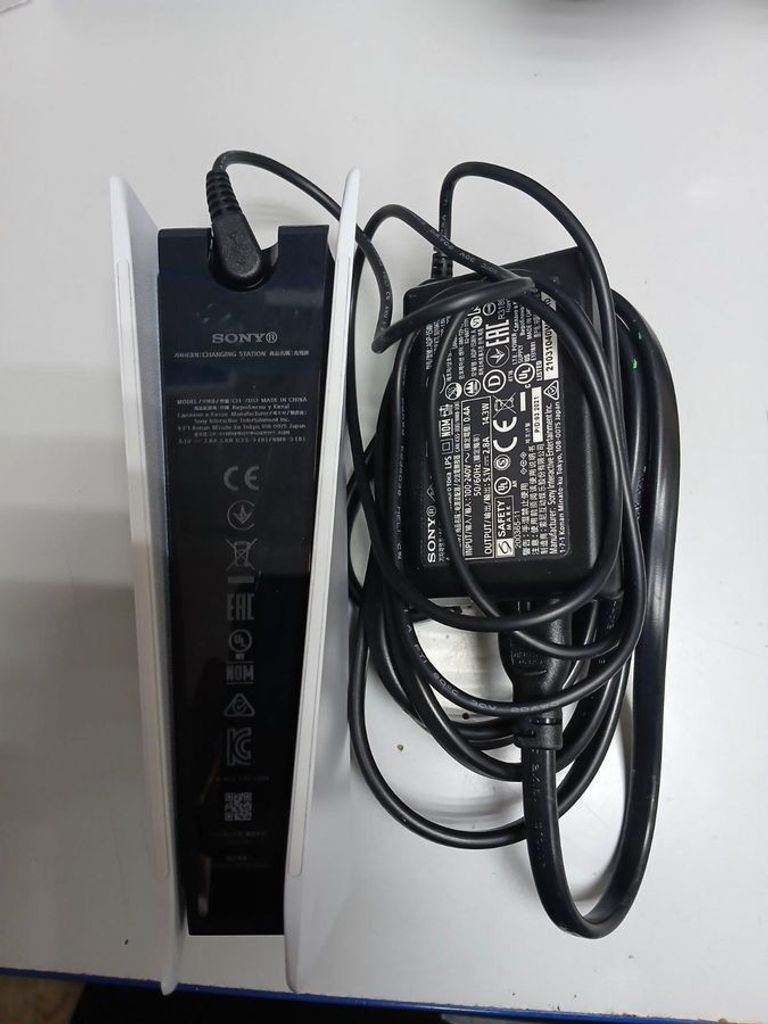 Купити Sony dualsense charging station cfi-zds1 Б/У