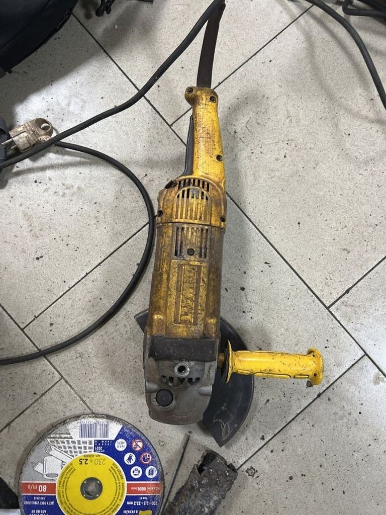 Купити Dewalt DWE492 Б/У