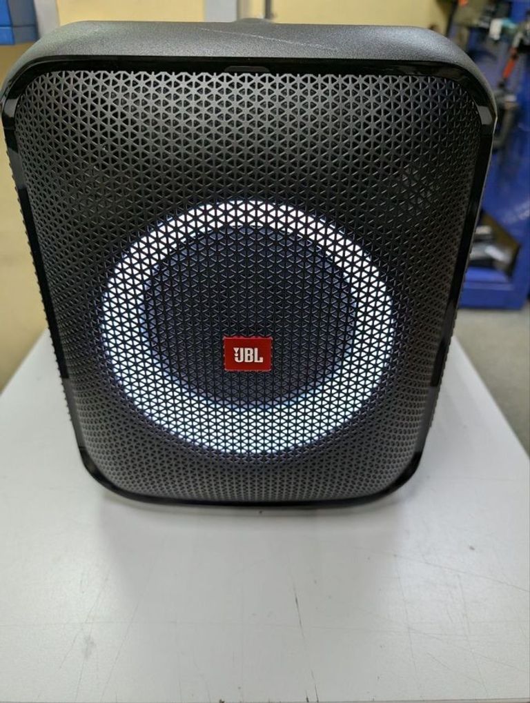 Купить Jbl partybox encore essential Б/У