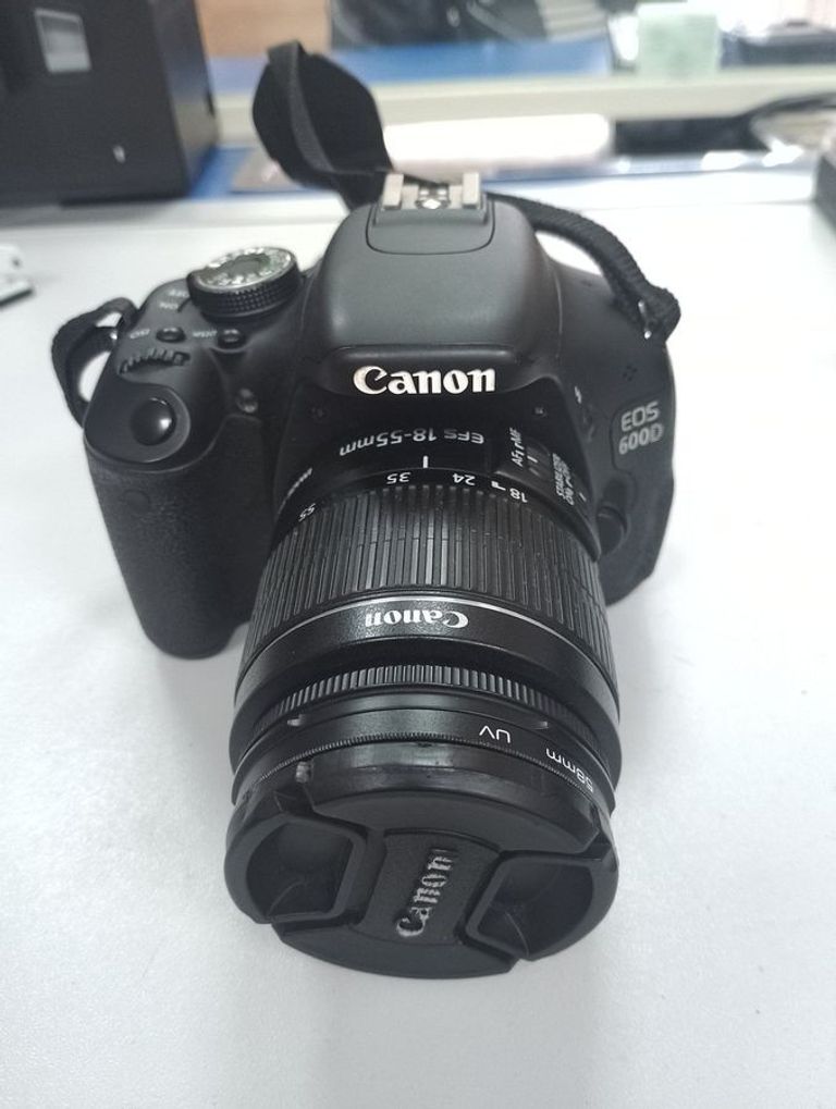 Купити Canon eos 600d + ef-s 18-55mm 1:3.5-5.6 is ii Б/У