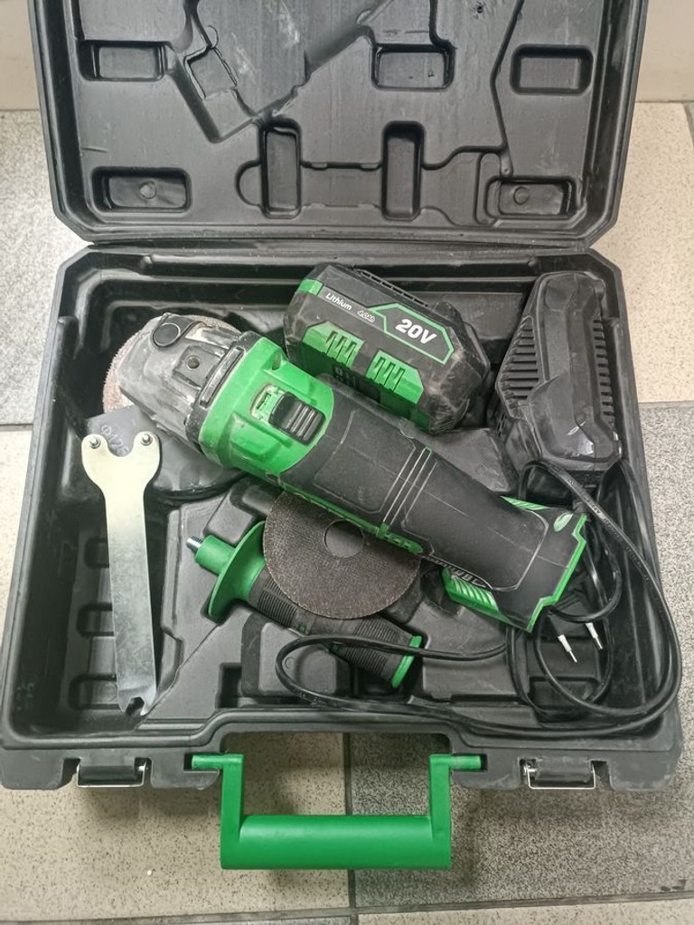 Купити Apro 20В, 125мм, 4А, 20AG, 1 АКБ, ЗУ, кейс (895100) Б/У