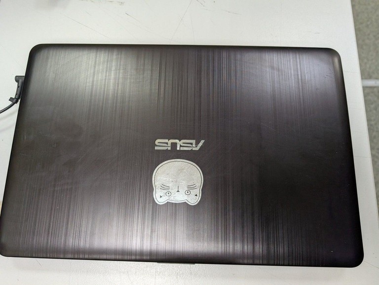 Оголошення Asus 15/celeron n3350 ddr3/4gb ddr3/hdd 500 gb/ssd *відсутній/geforce 810m Б/У