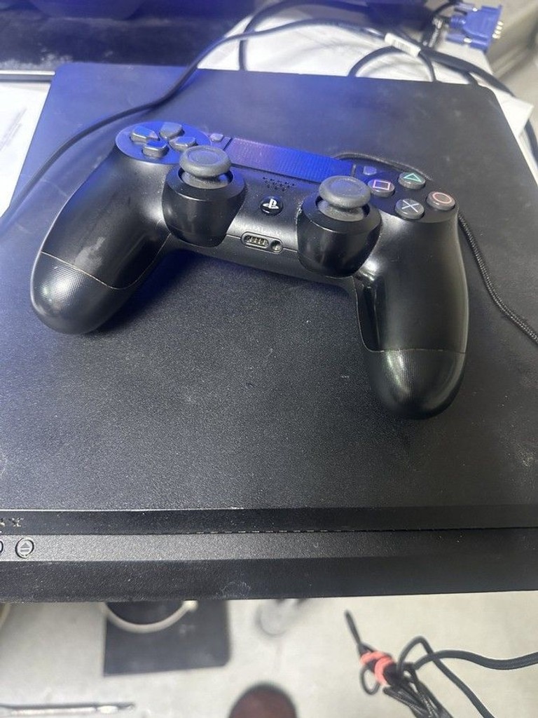 Дешево  Sony PlayStation 4 Slim 1TB Black з ломбарду