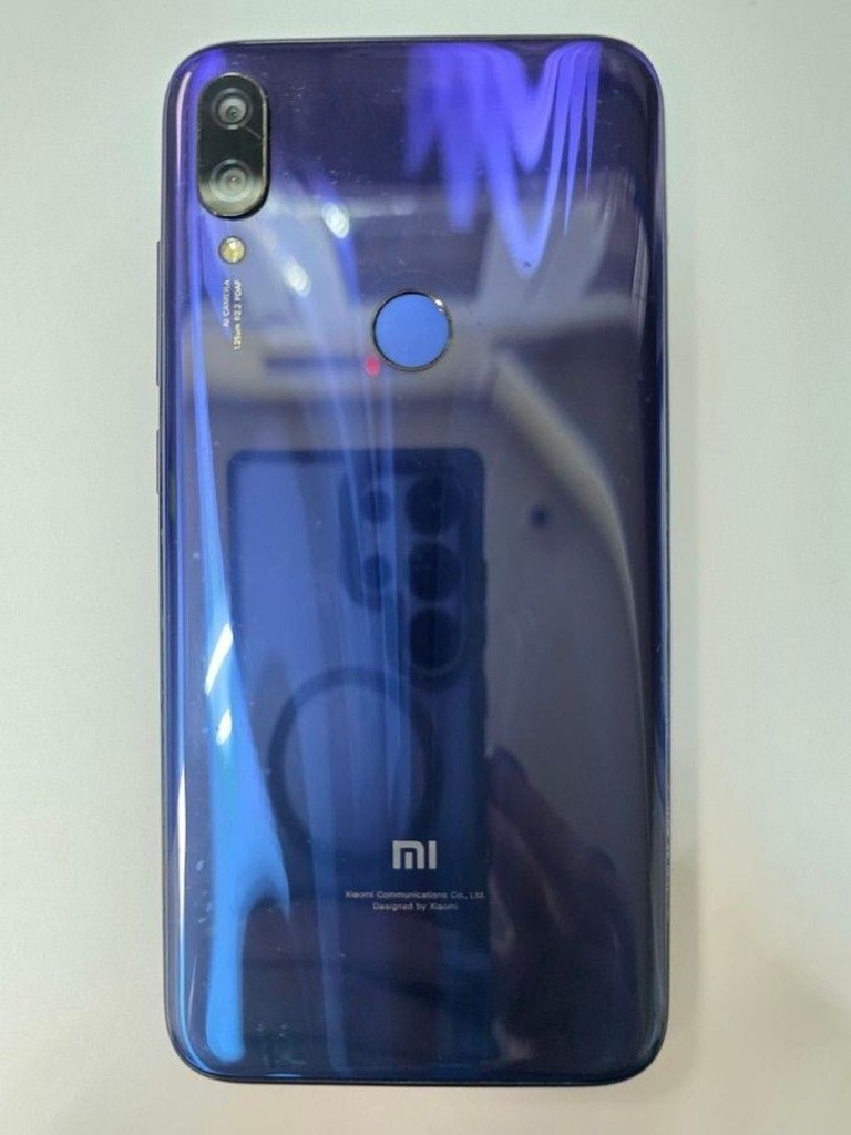 Купити Xiaomi mi play 4/64gb Б/У