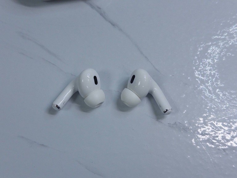 Оголошення Apple airpods pro 2nd generation with magsafe charging case usb-c Б/У
