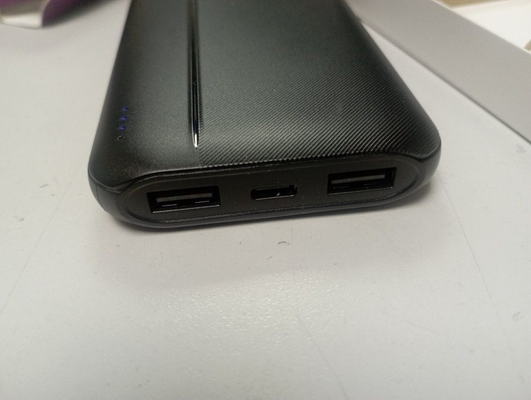 Оголошення Rivacase VA2031 10000mAh Black Б/У