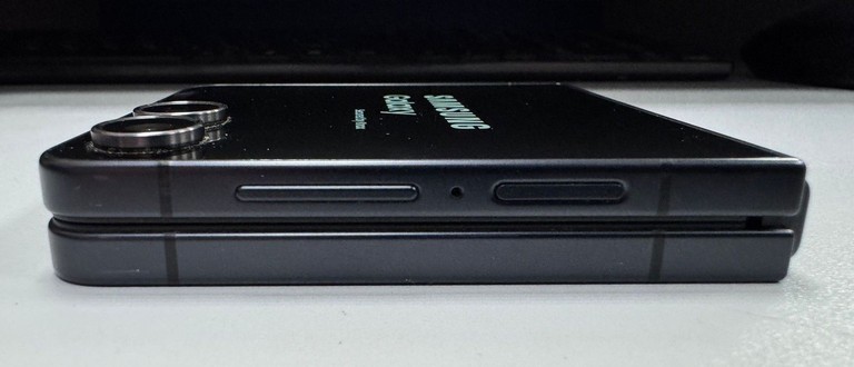 Оголошення Samsung galaxy flip7 12/256gb Б/У