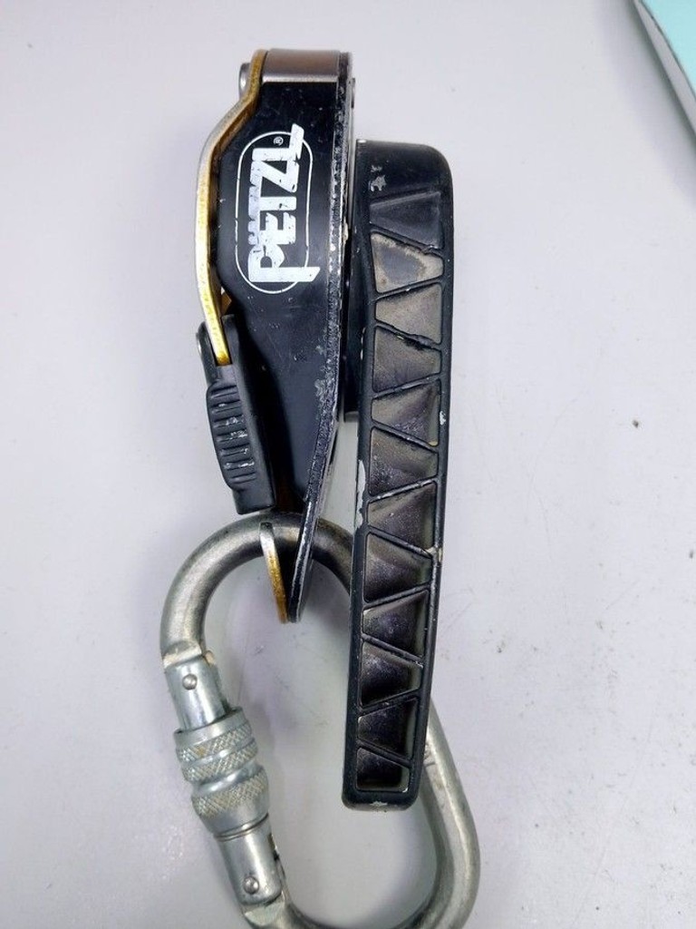 Дешево Petzl страховий пристрій grigri з ломбарду
