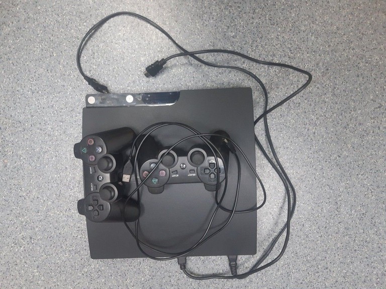 Купити Sony playstation 3 slim 320gb Б/У