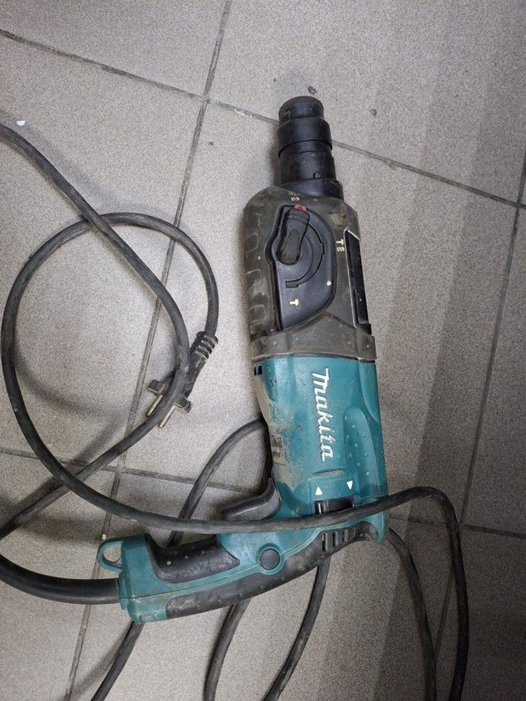 Дешево Makita HR2470 з ломбарду