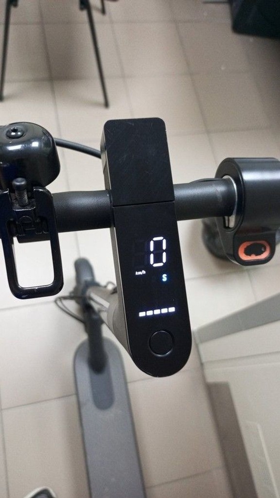 Дешево Xiaomi Mi Electric Scooter Essential Black з ломбарду
