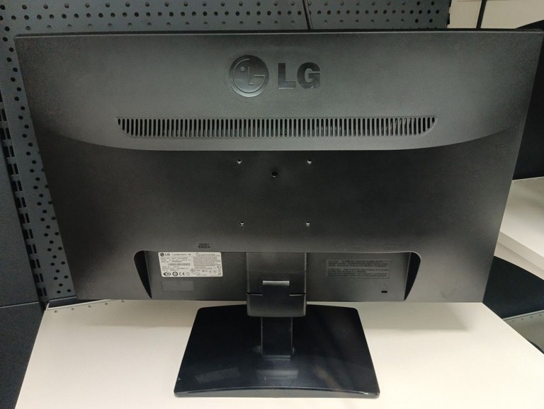 Дешево Lg e2341t з ломбарду