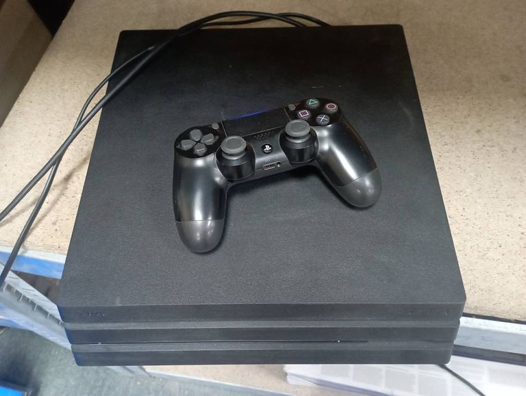 Sony playstation 4 pro 1tb