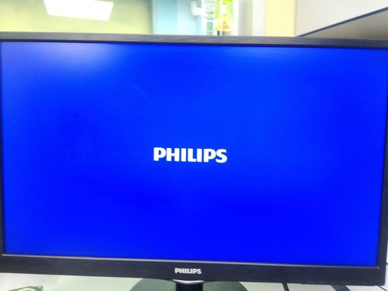 Дешиво Philips 240v5qdsb с ломбарда
