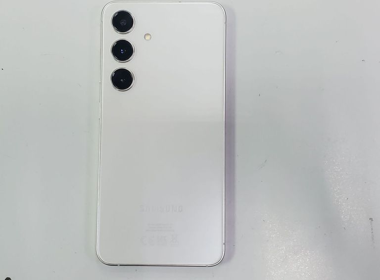 Объявление Samsung galaxy s24 fe 8/128gb Б/У