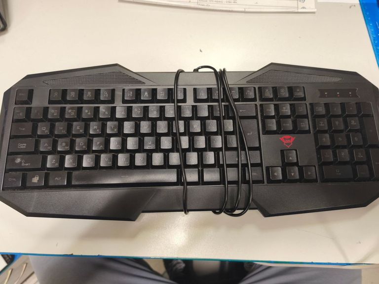 Купити Trust gxt 830-rw avonn gaming keyboard Б/У