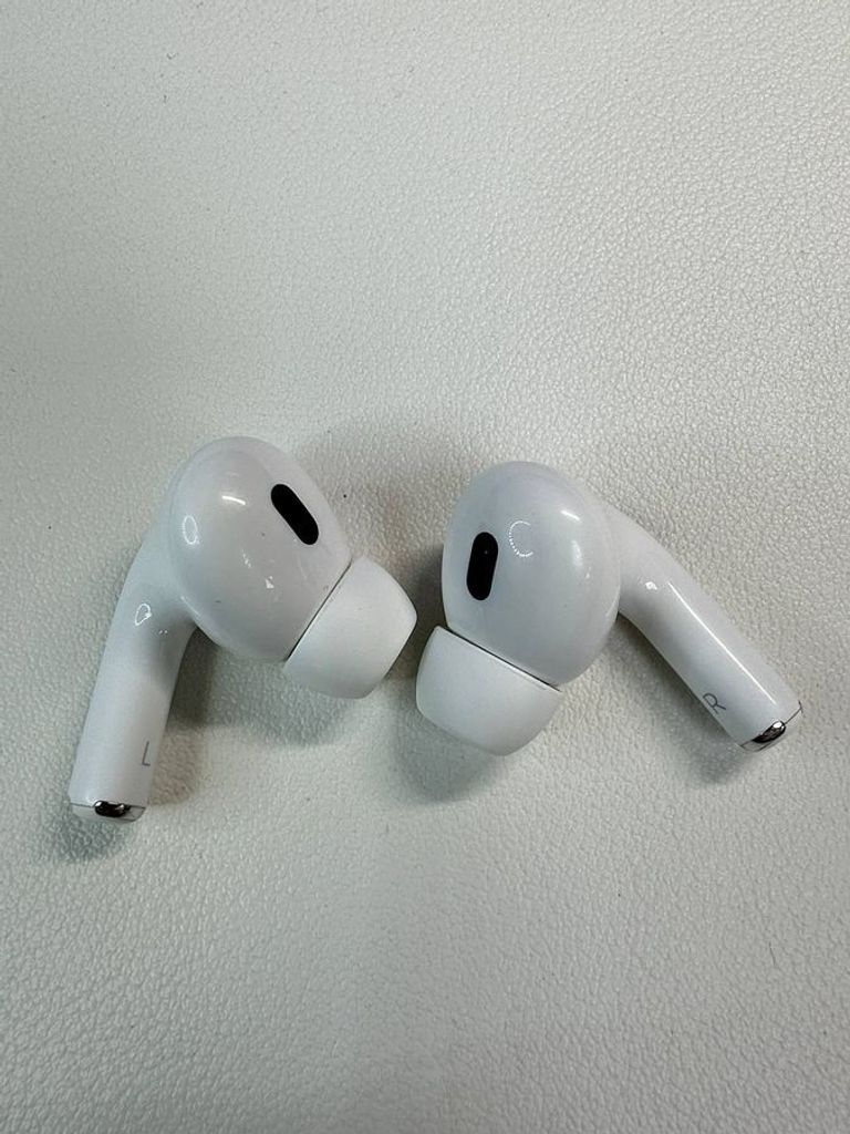 Дешево Apple airpods pro 2nd generation with magsafe charging case usb-c з ломбарду