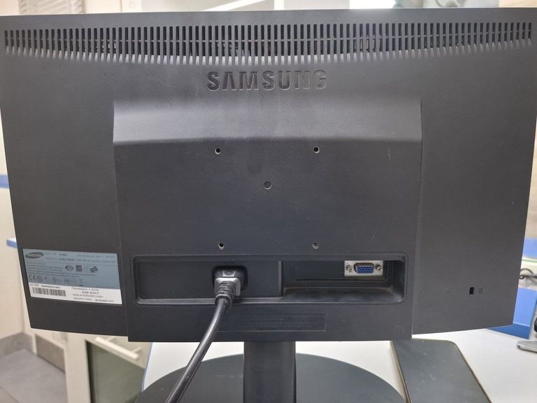 Купить Samsung e1920n Б/У