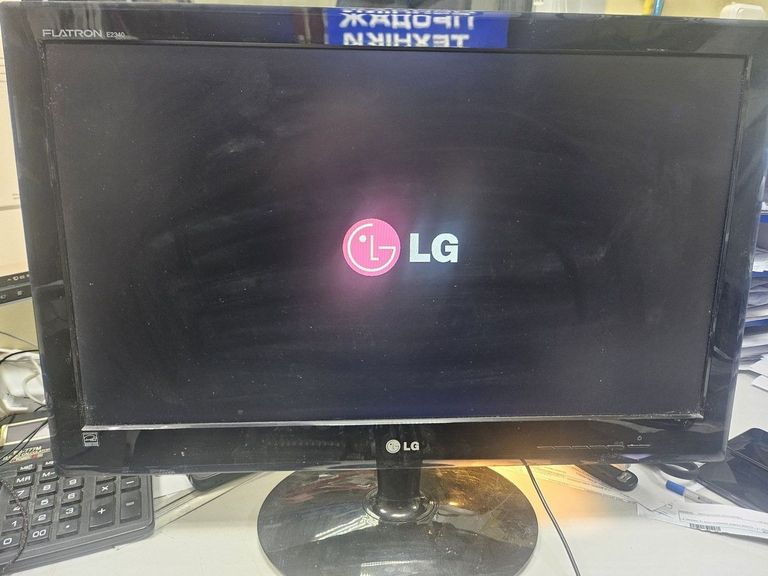 Купити Lg e2340t Б/У