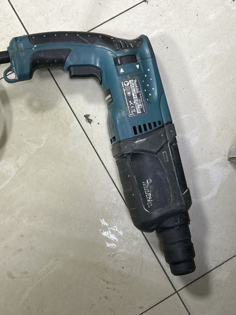 Купити Makita HR2470 Б/У