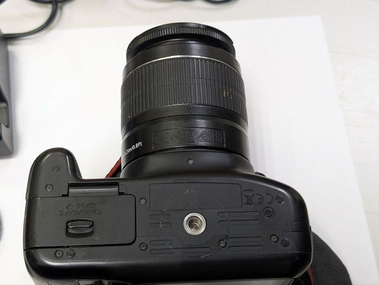 Canon eos 1300d canon ef-s 18-55mm f/3.5-5.6 is ii Код:01-200888272. Зображення 5