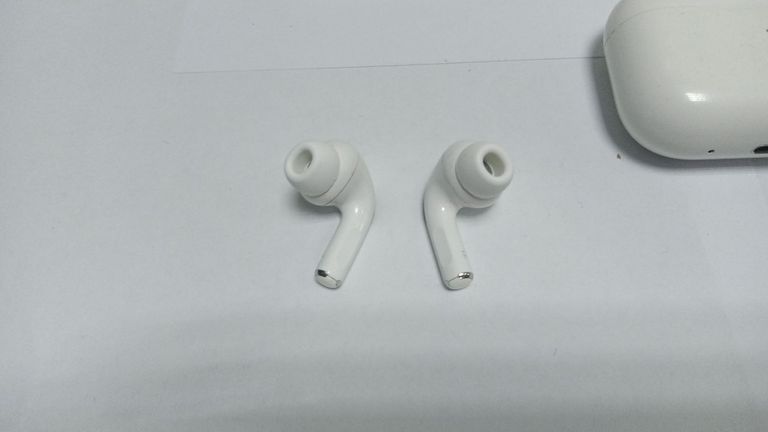 Apple airpods pro 2nd generation with magsafe charging case usb-c Код:01-200920339. Изображение 9
