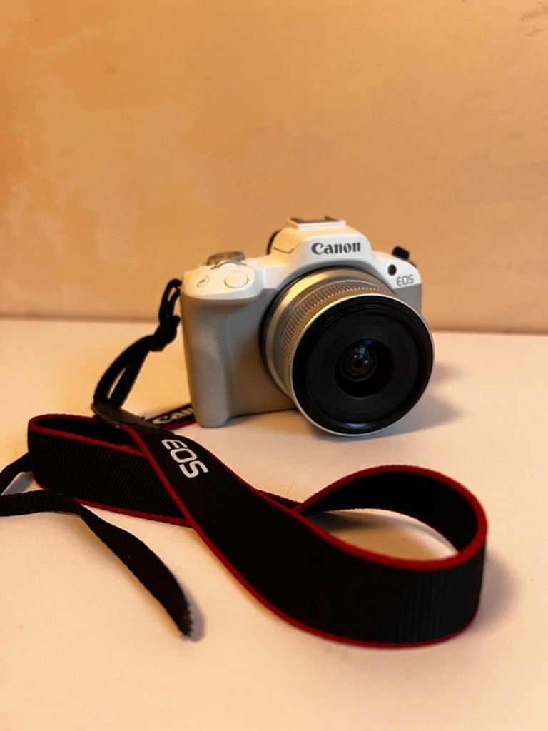 Купить Canon EOS R50 kit RF-S 18-45mm IS STM White (5812C030) Б/У