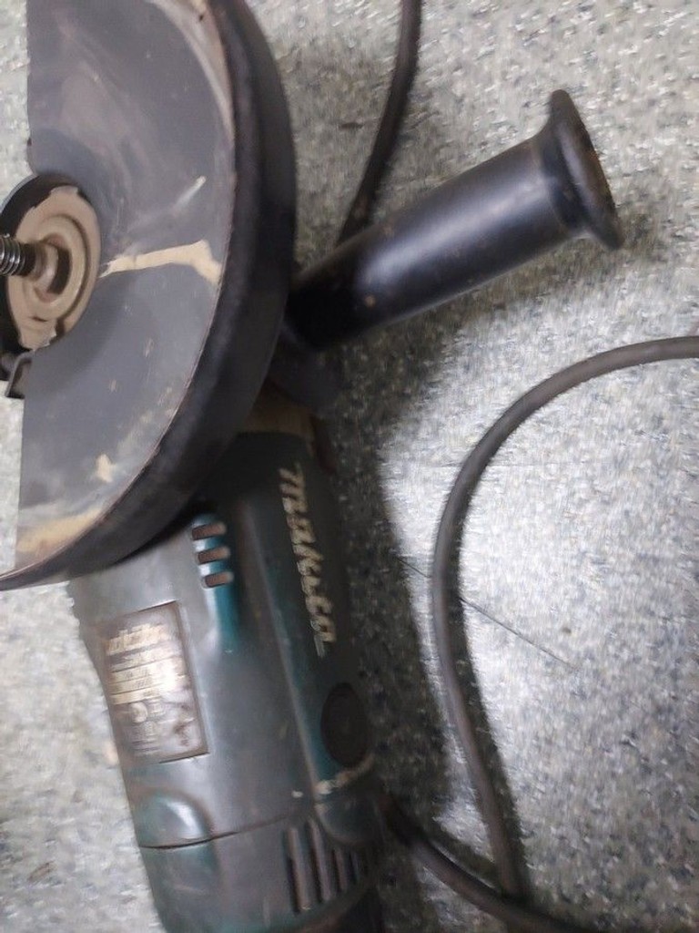 Оголошення Makita GA9020 Б/У