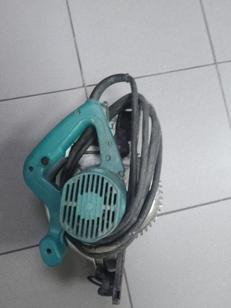 Дешево Makita 5704R з ломбарду